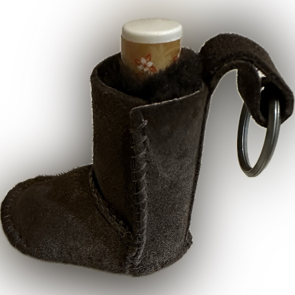 VTG NEW UGG KEYCHAIN WITH ORIGINAL SEALED CHAPSTICK BROWN SHEARLING LAMB SKIN 3”